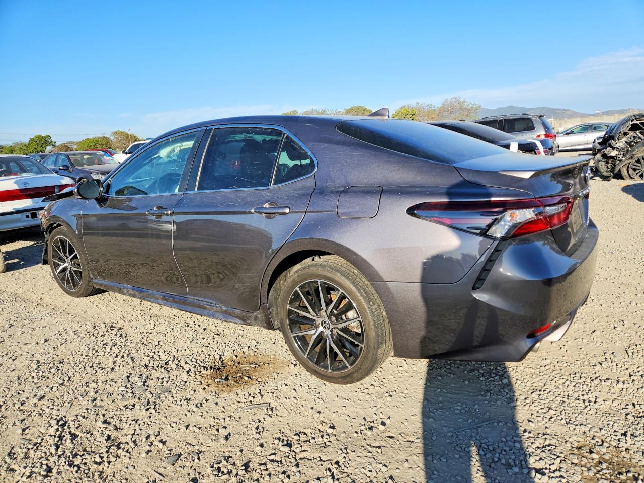 2023 Toyota Camry Hybrid Se - zdjęcie 2