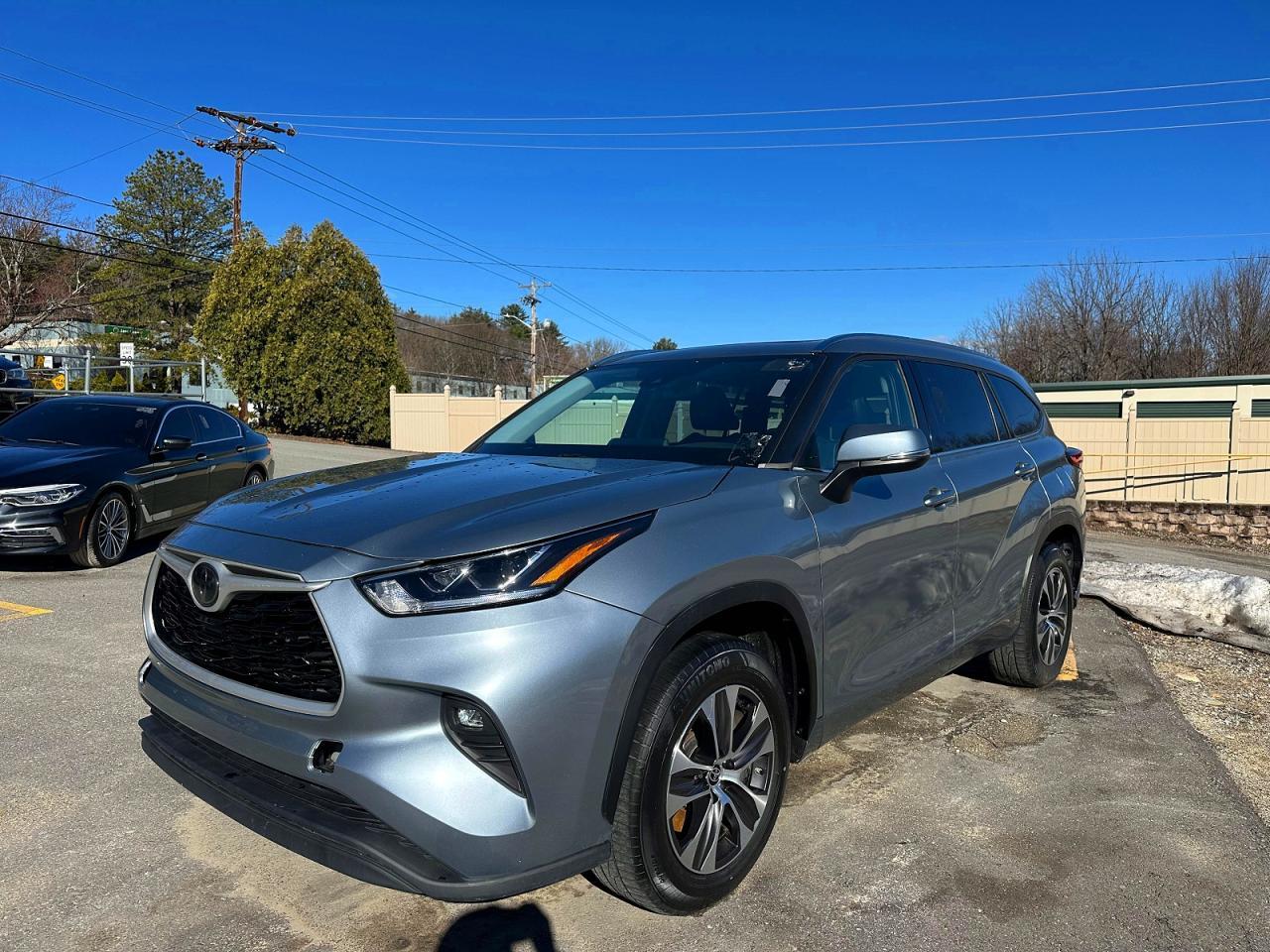 2021 Toyota Highlander Xle - zdjęcie główne