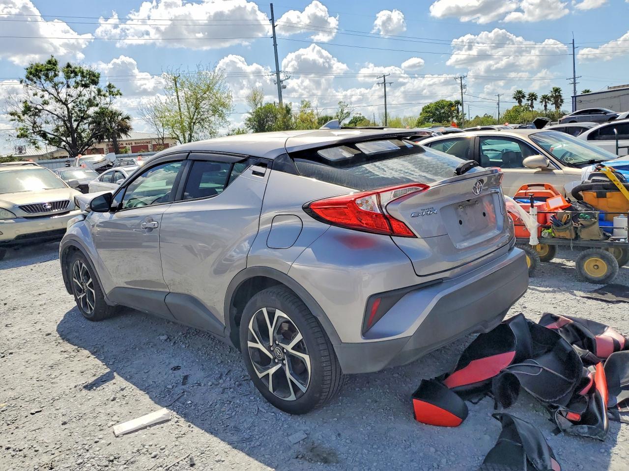 2018 Toyota C-Hr Xle - zdjęcie 2