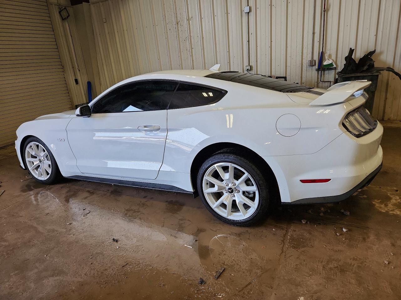 2022 Ford Mustang Gt - zdjęcie 2