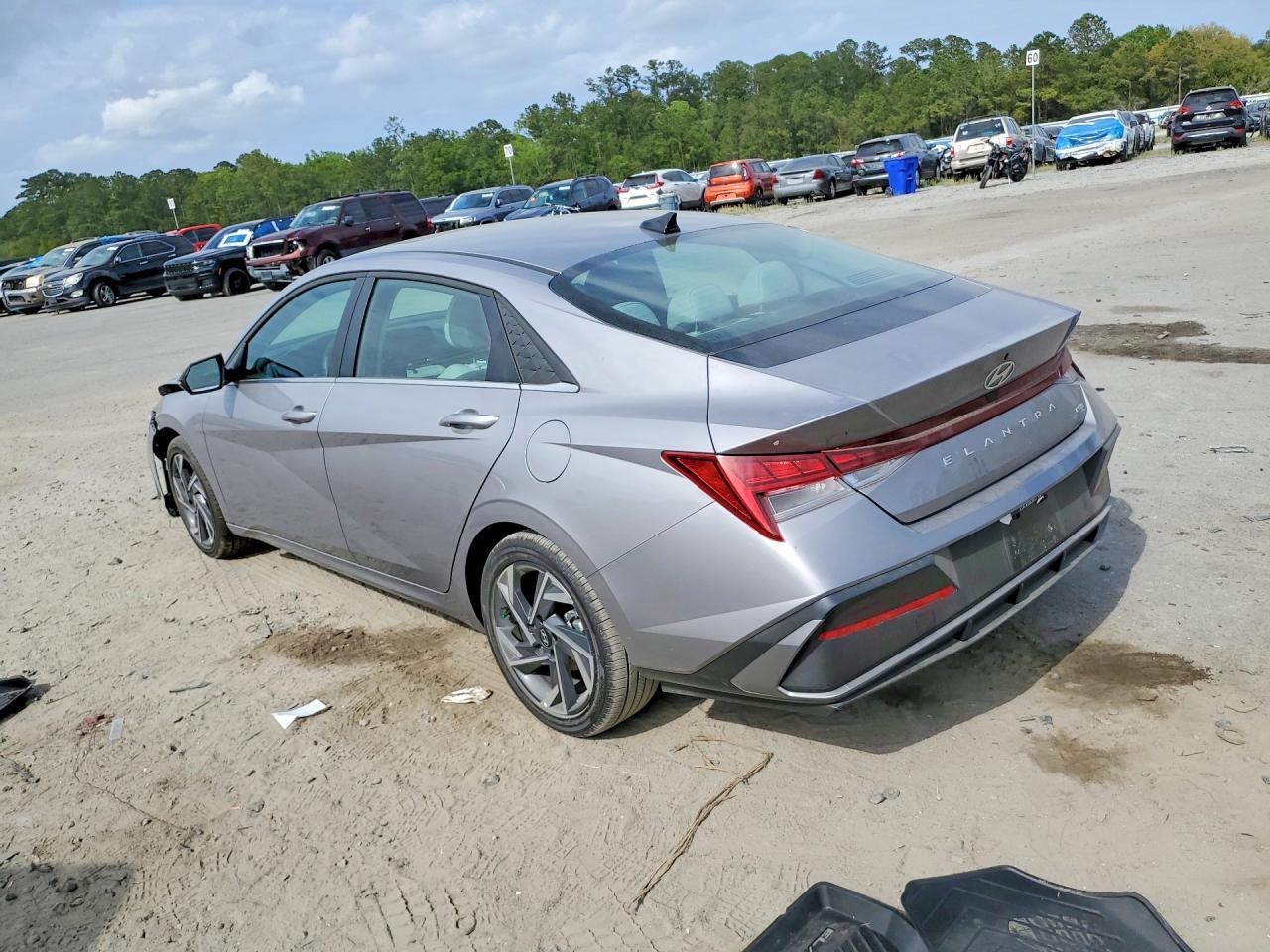 2026 Hyundai Elantra Hybrid Limited - zdjęcie 2