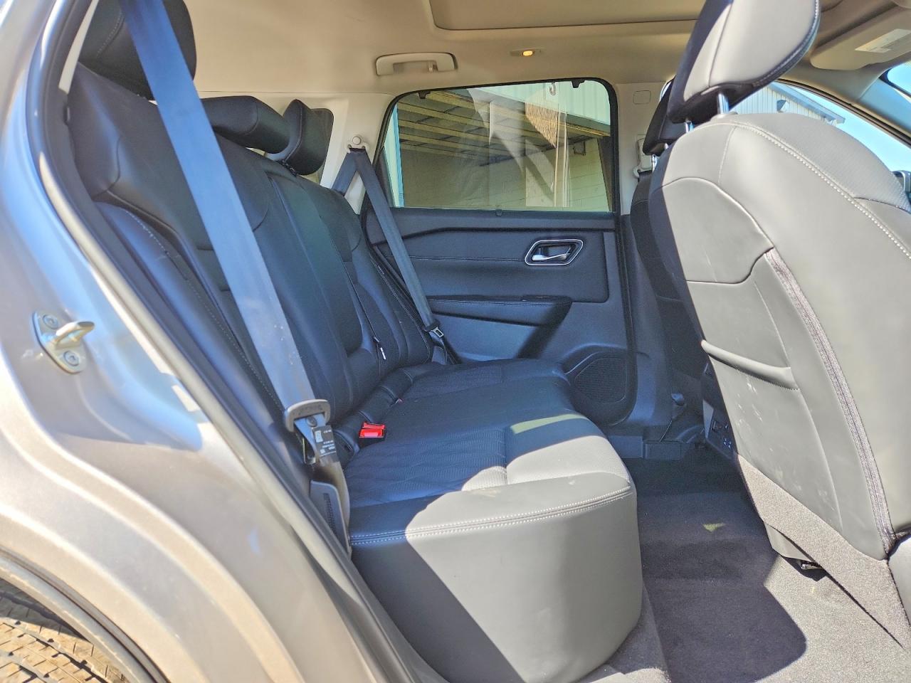 2025 Nissan Rogue Platinum - zdjęcie 11