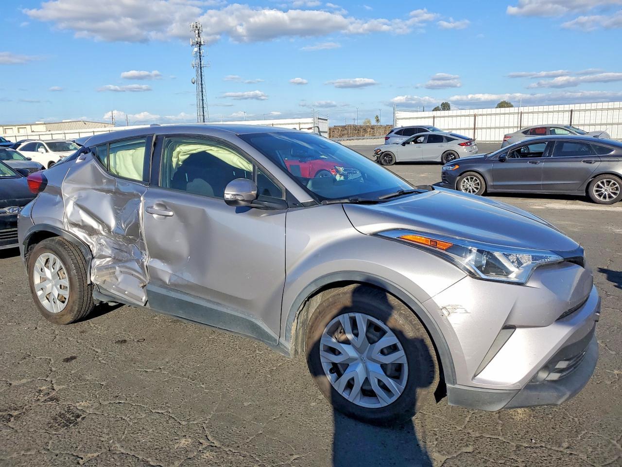 2019 Toyota C-Hr Le - zdjęcie 4