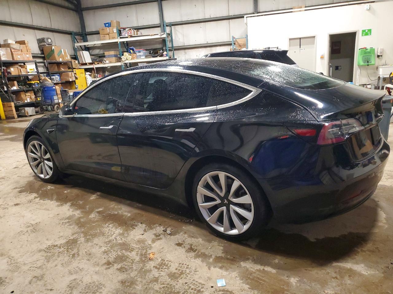 2019 Tesla Model 3 - zdjęcie 2