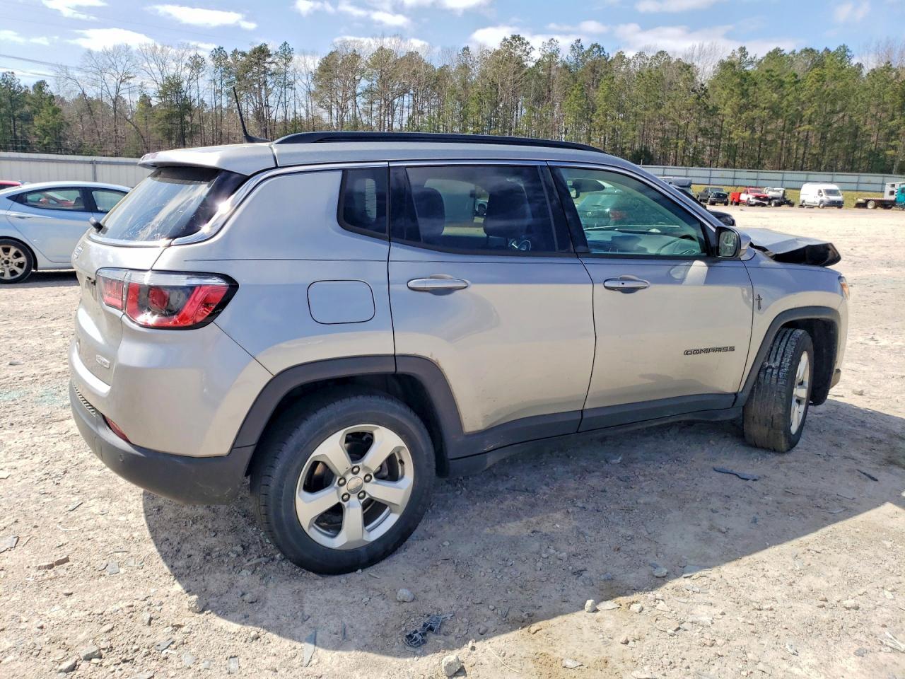 2019 Jeep Compass Latitude - zdjęcie 3