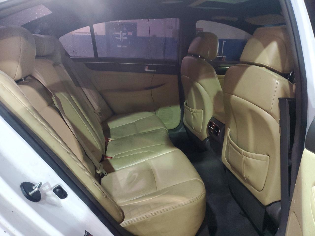 2014 Hyundai Genesis 3.8L - zdjęcie 10