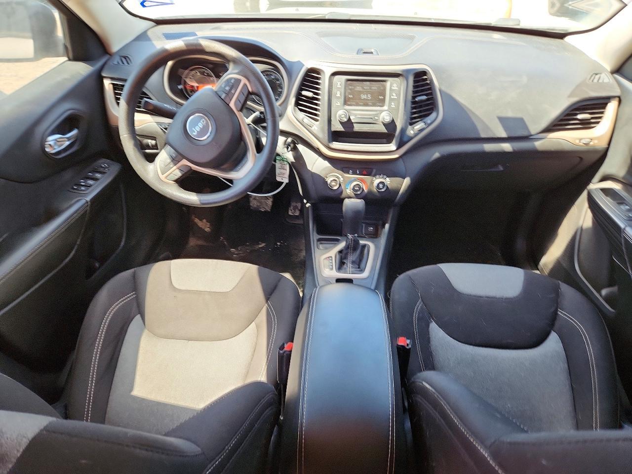 2015 Jeep Cherokee Sport - zdjęcie 8