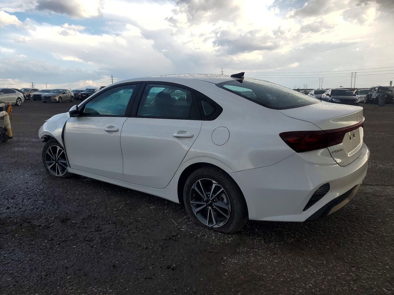 2023 Kia Forte Lxs - zdjęcie 2