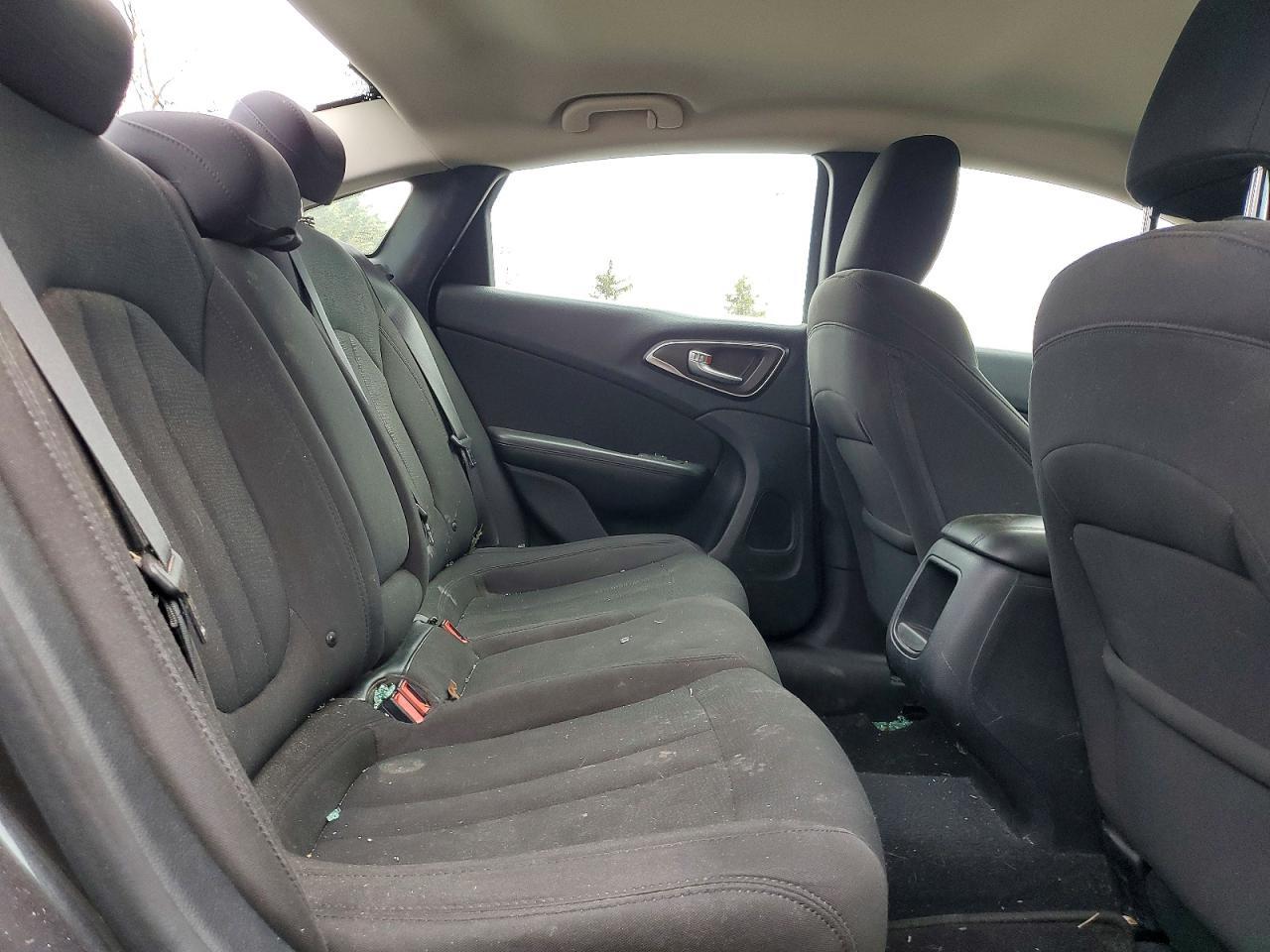 2015 Chrysler 200 Limited - zdjęcie 10