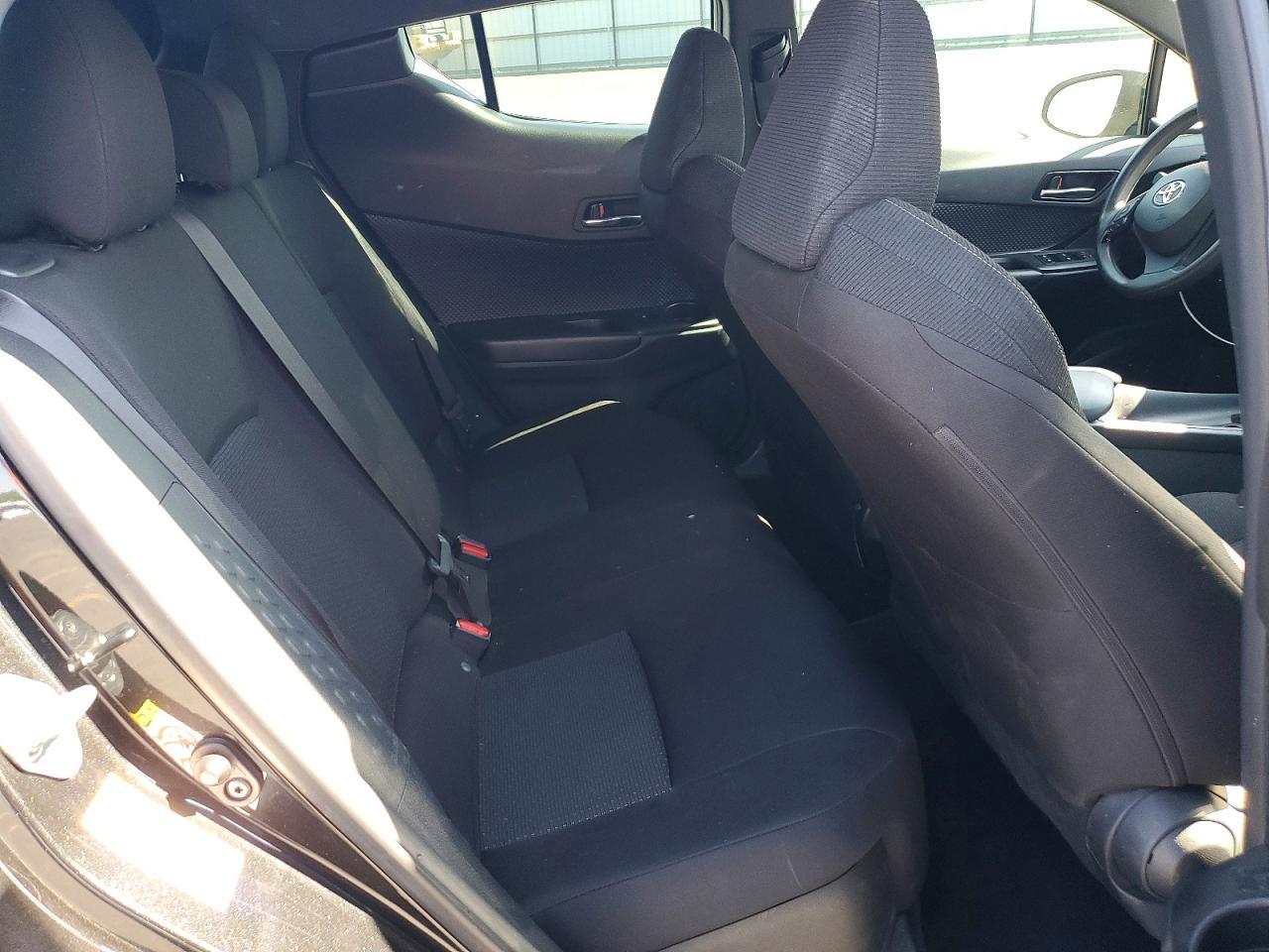 2019 Toyota C-Hr Le - zdjęcie 11