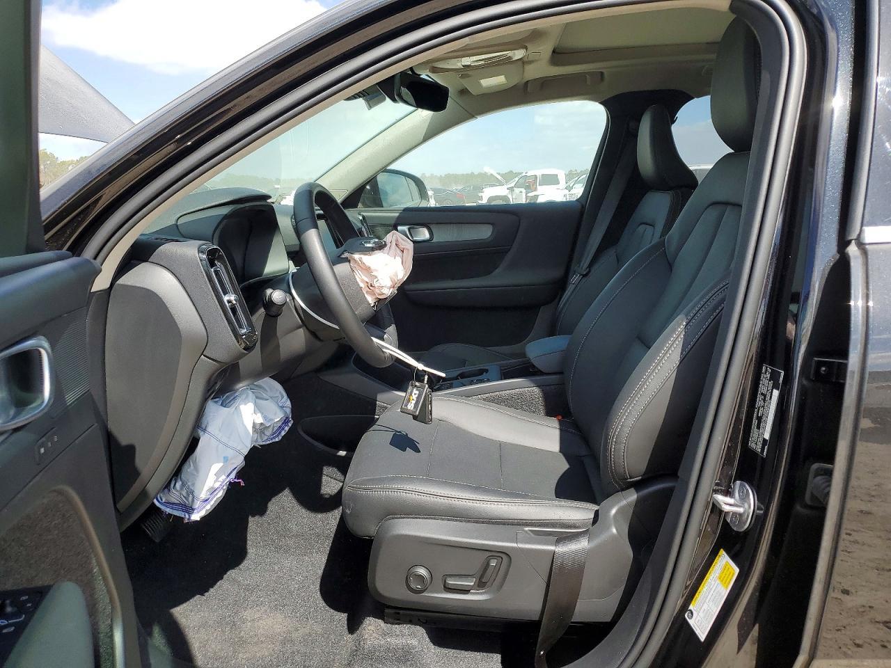 2025 Volvo Xc40 Core - zdjęcie 7