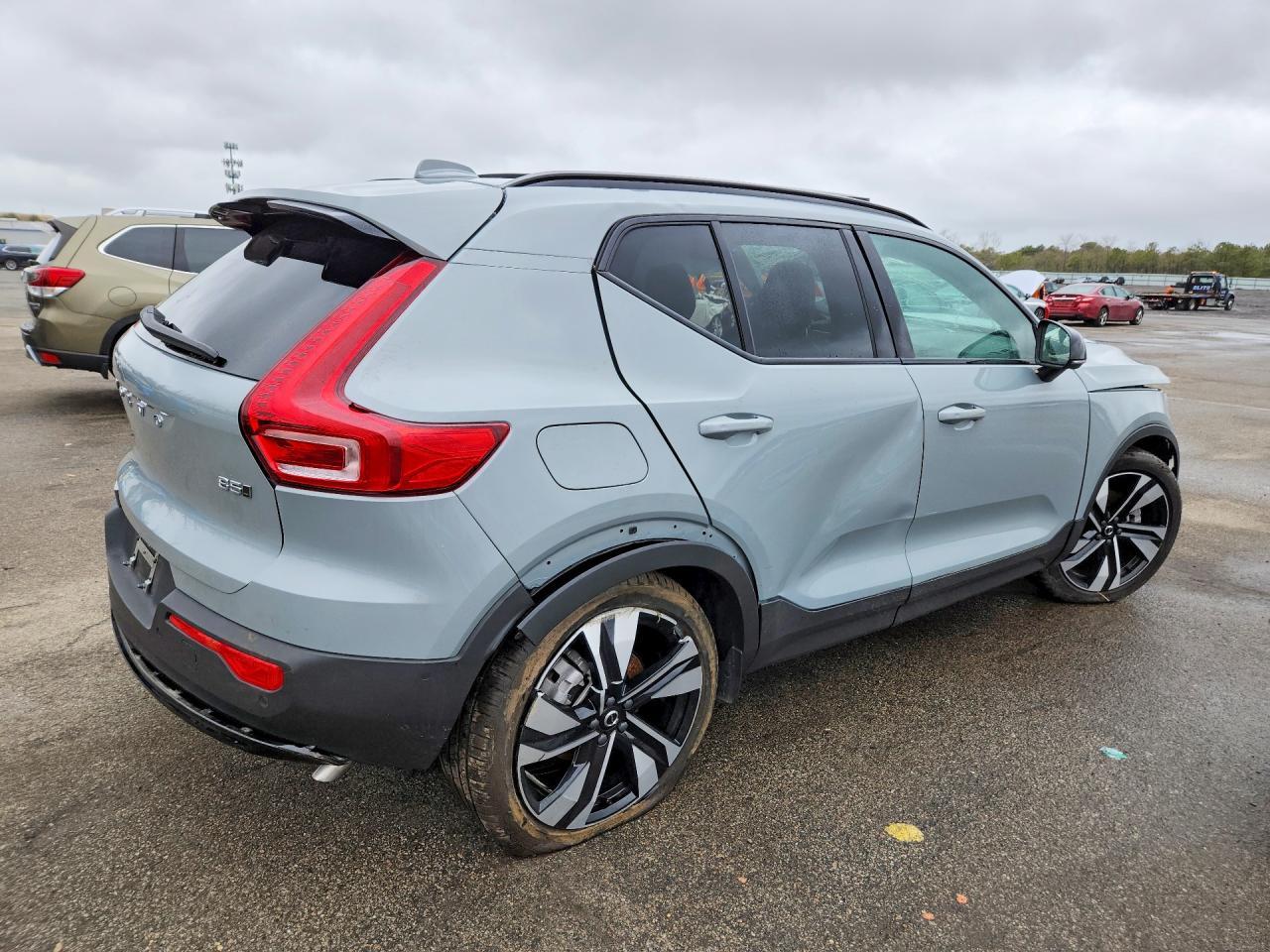 2024 Volvo Xc40 Plus - zdjęcie 3