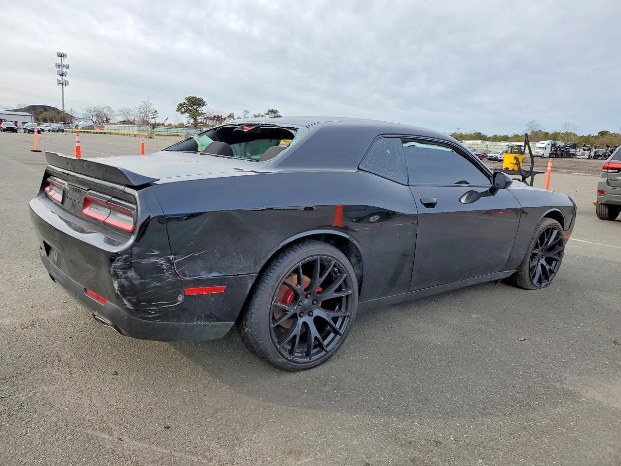 2022 Dodge Challenger Sxt - zdjęcie 3