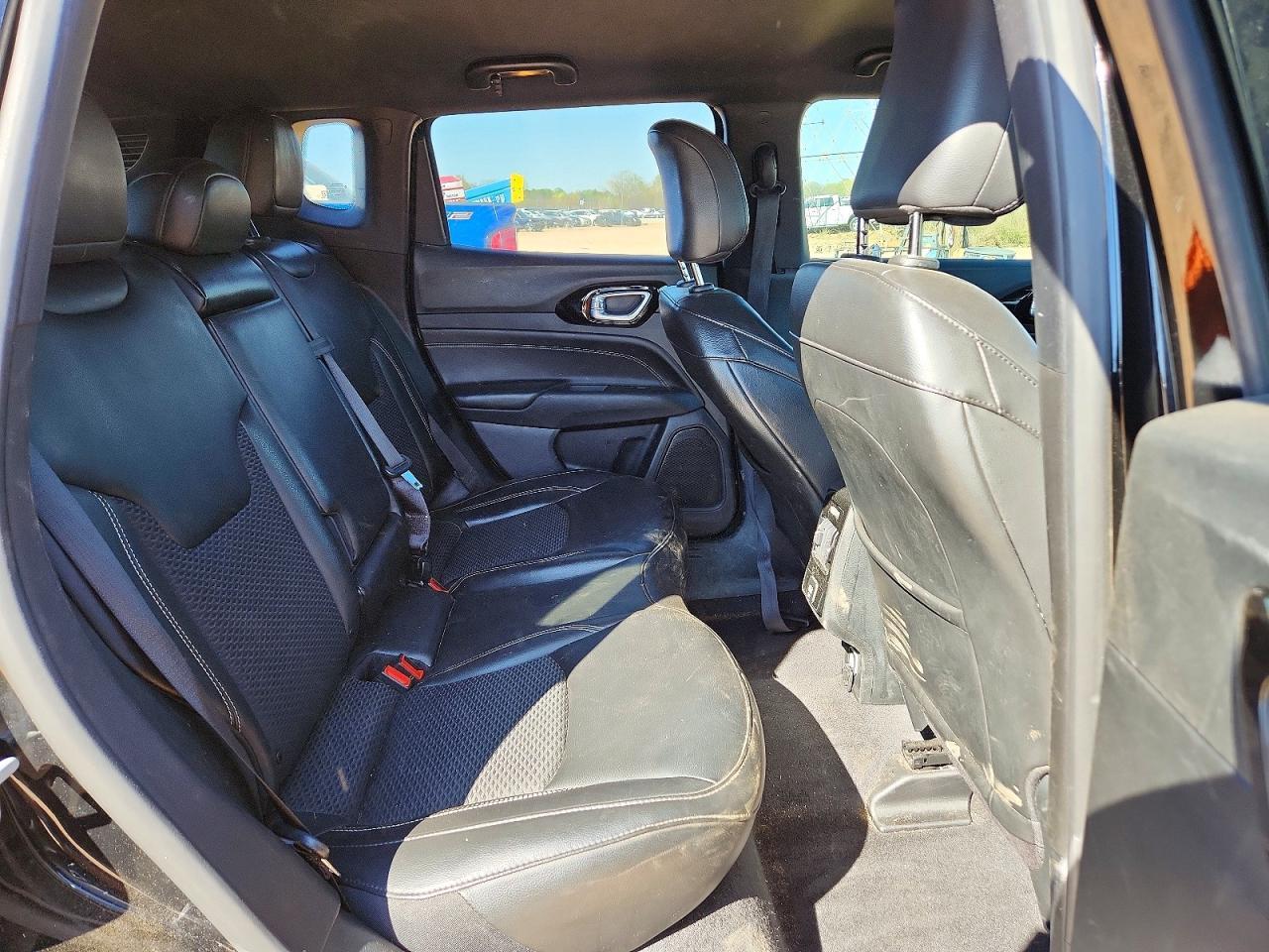 2023 Jeep Compass Latitude - zdjęcie 11