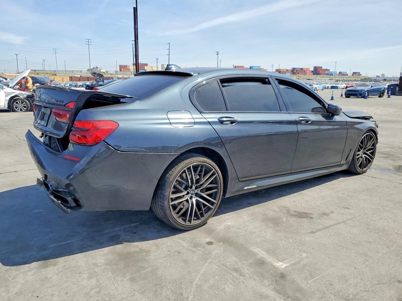 2019 BMW 750 I - zdjęcie 3