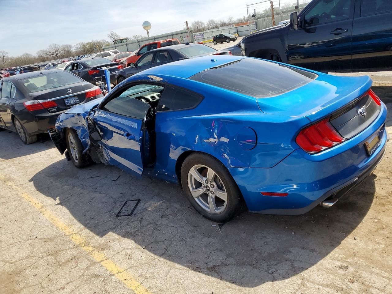 2020 Ford Mustang - zdjęcie 2