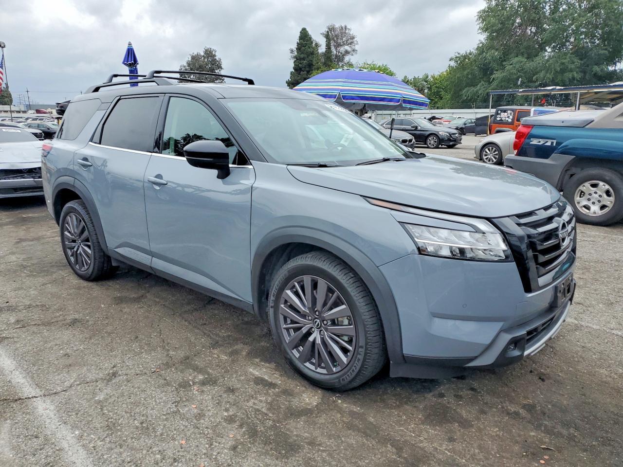 2023 Nissan Pathfinder Sl - zdjęcie 4