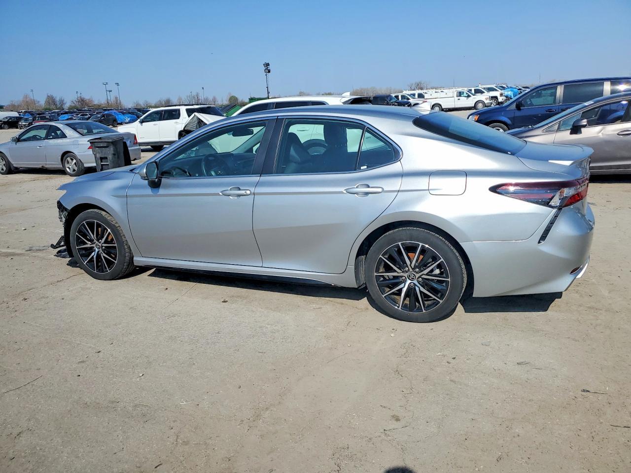 2024 Toyota Camry Se - zdjęcie 2