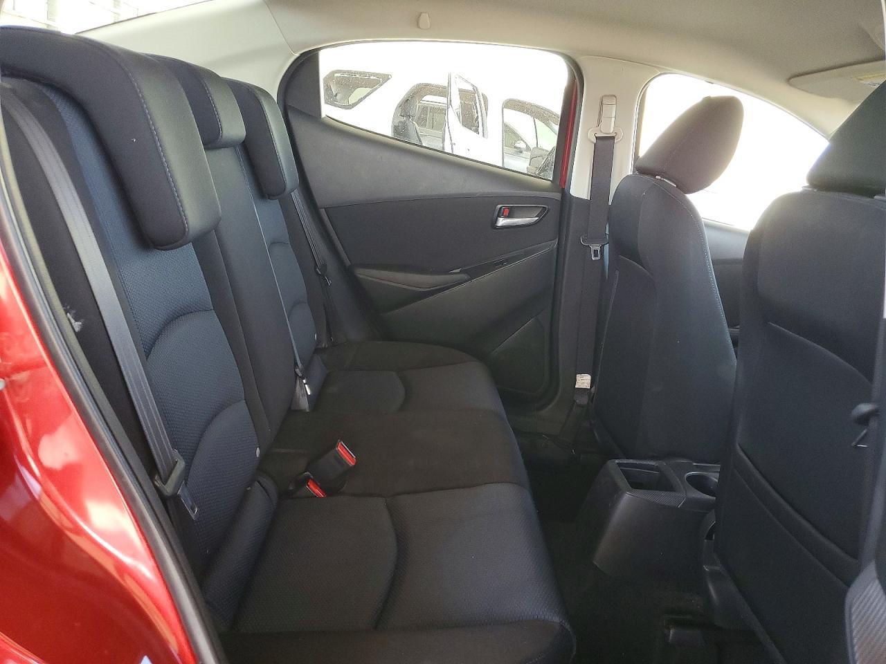 2017 Toyota Yaris Ia Base - zdjęcie 10