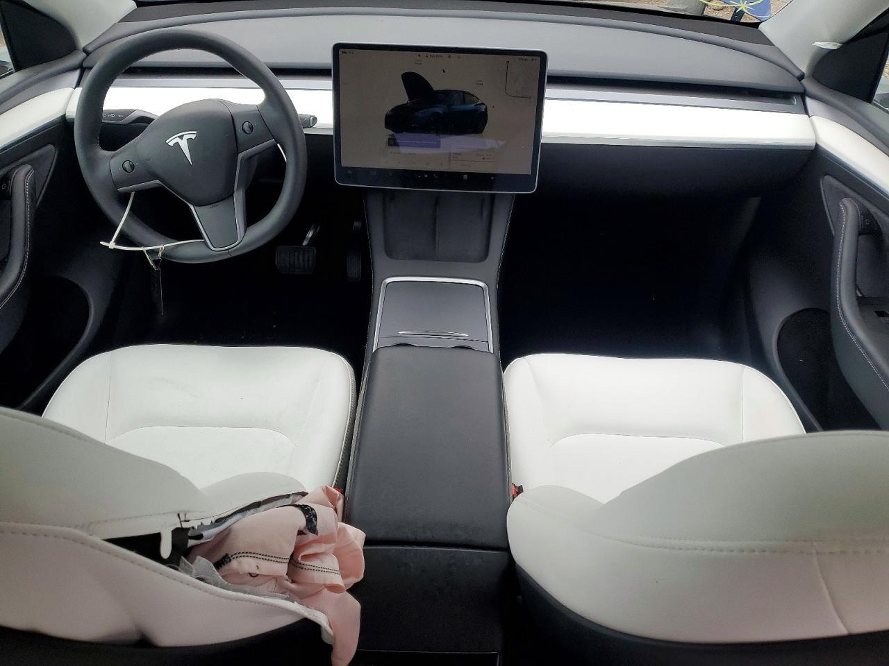 2024 Tesla Model Y - zdjęcie 8