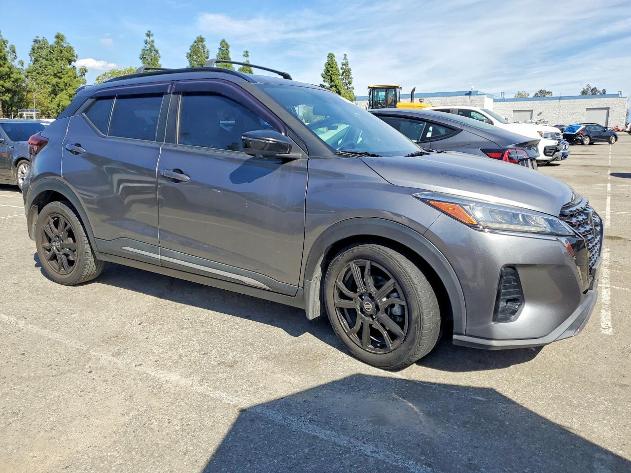 2021 Nissan Kicks Sr - zdjęcie 4