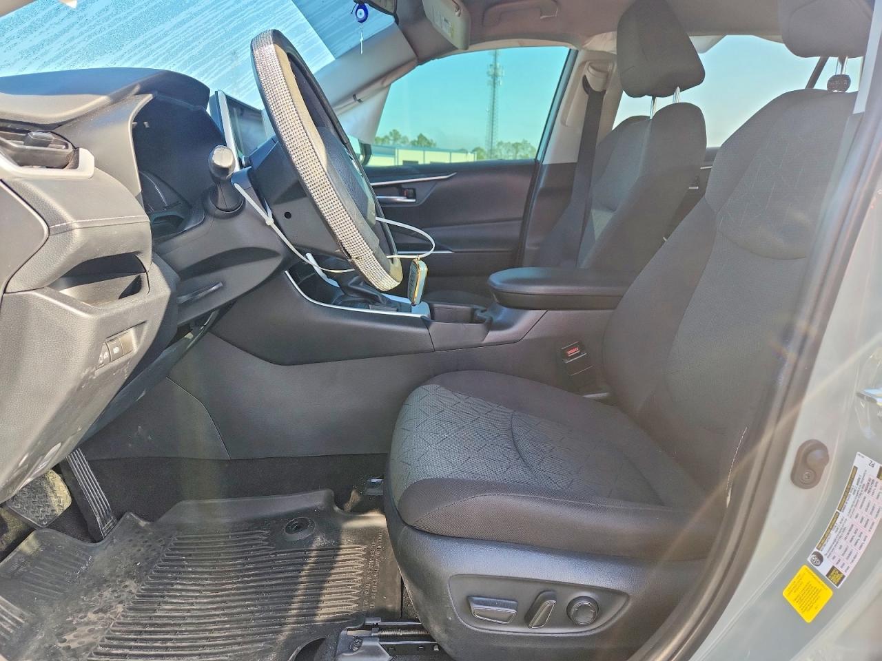2023 Toyota Rav4 Xle - zdjęcie 7