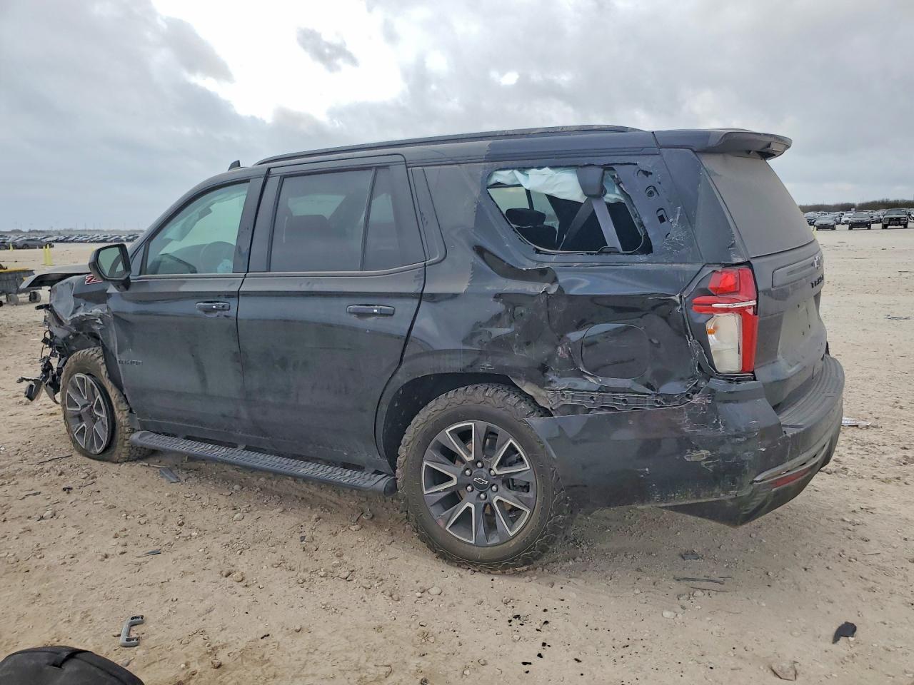 2022 Chevrolet Tahoe K1500 Z71 - zdjęcie 2
