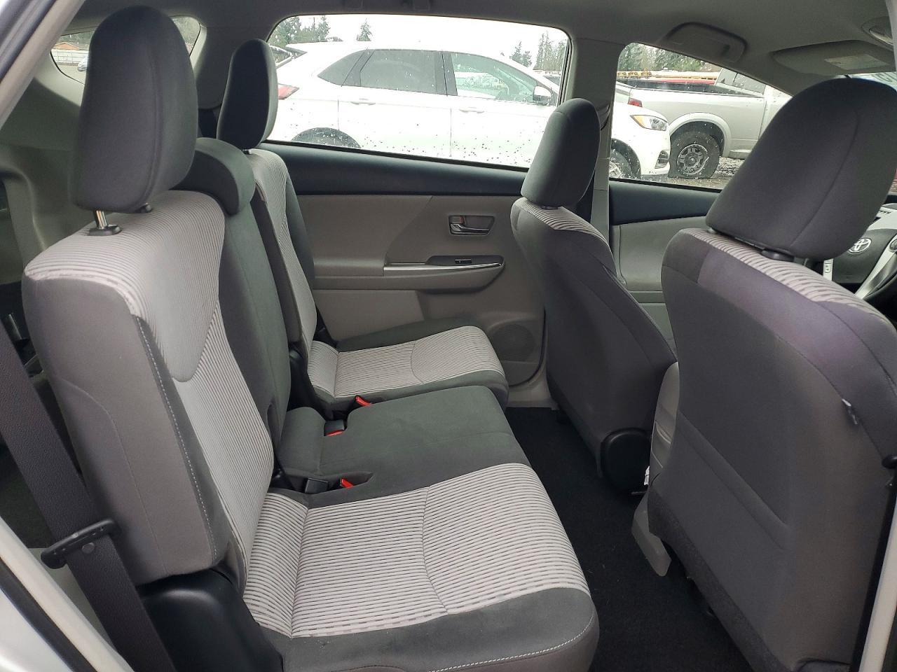 2016 Toyota Prius V Two - zdjęcie 10