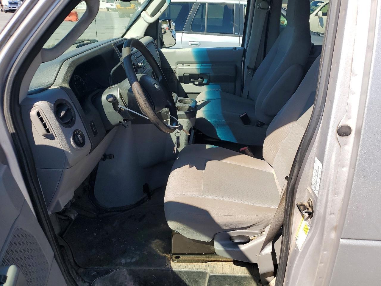 2013 Ford Econoline E350 Super Duty Wagon - zdjęcie 7