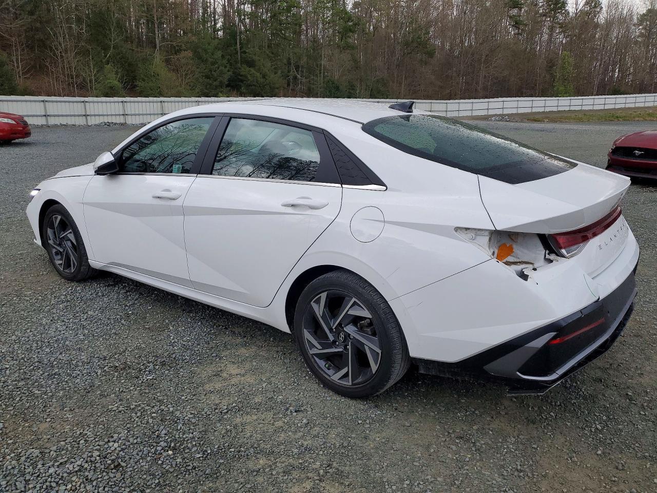 2024 Hyundai Elantra Hybrid Limited - zdjęcie 2