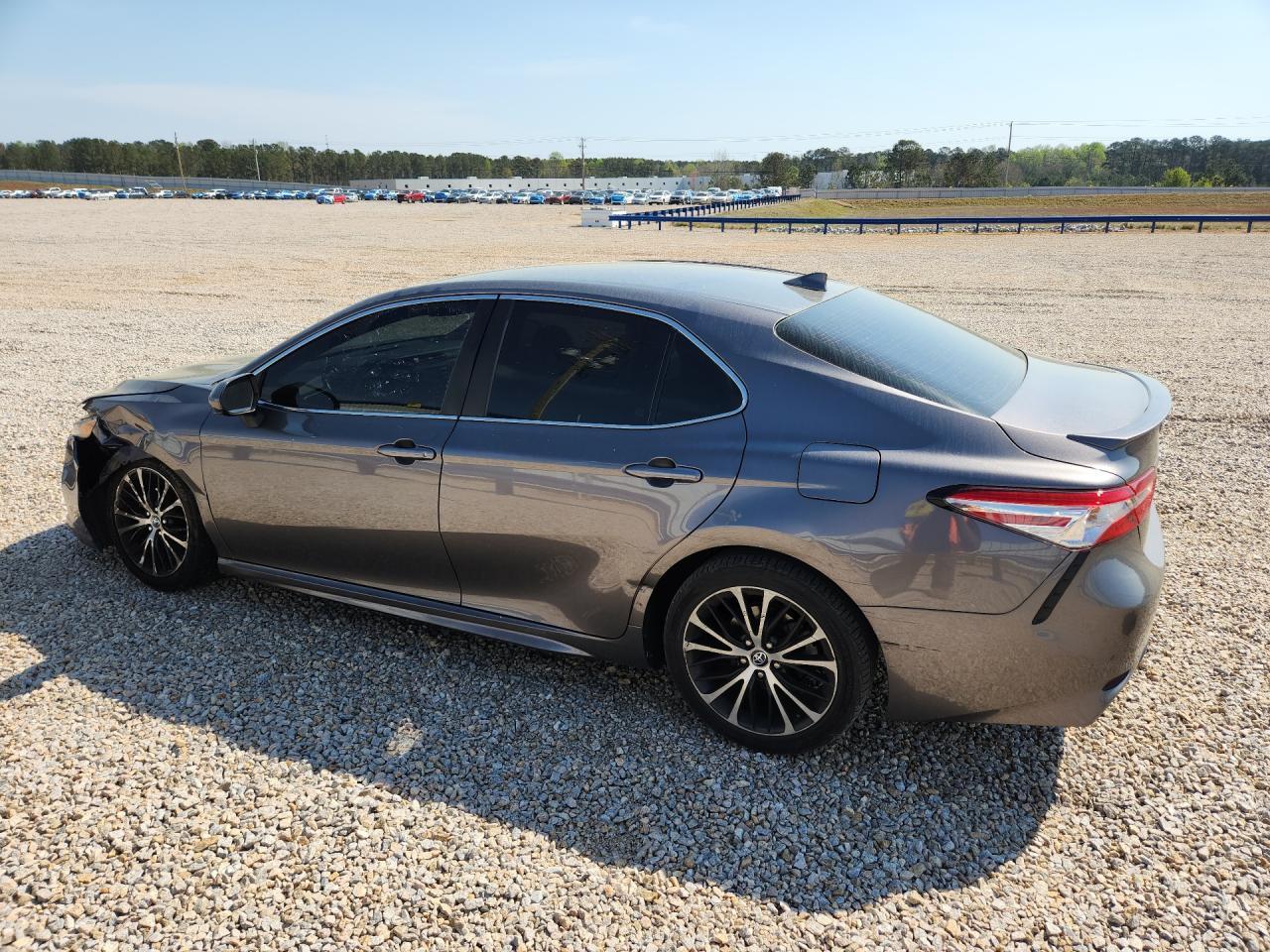 2020 Toyota Camry Se - zdjęcie 2