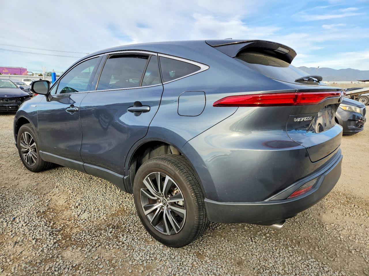 2021 Toyota Venza Le - zdjęcie 2