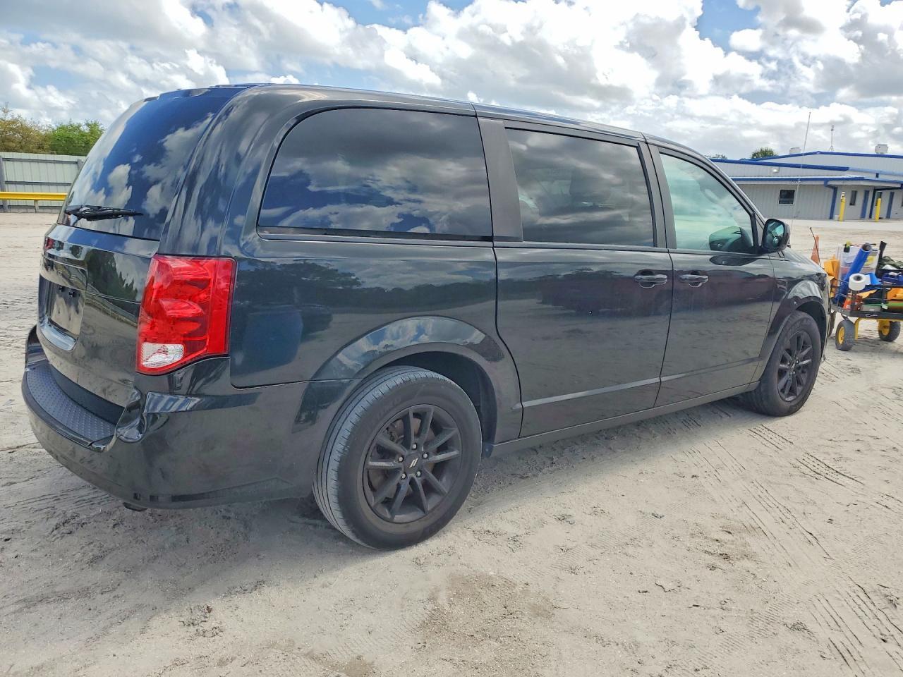 2020 Dodge Grand Caravan Gt - zdjęcie 3