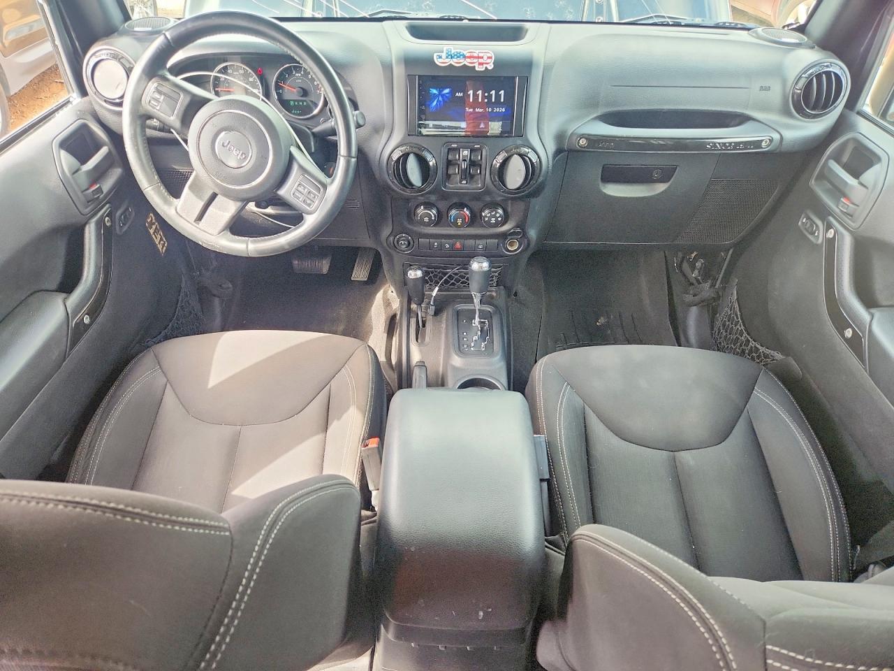 2015 Jeep Wrangler Unlimited Sahara - zdjęcie 8