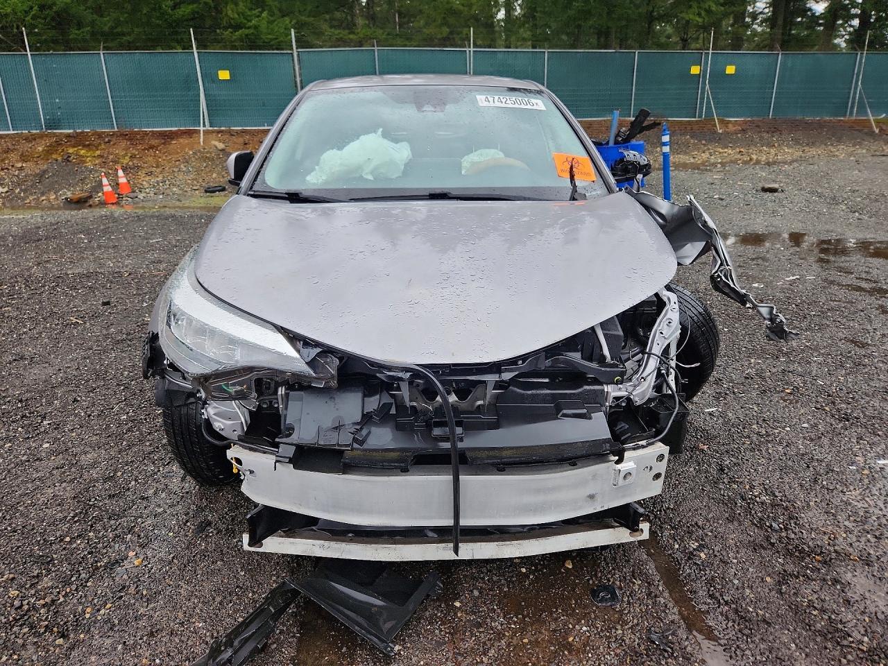 2020 Toyota C-Hr Le - zdjęcie 5