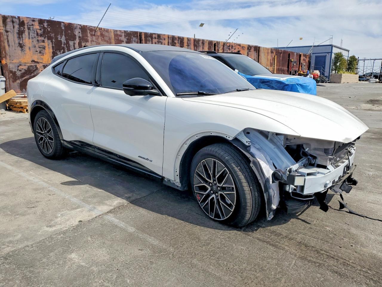 2024 Ford Mustang Mach-E Premium - zdjęcie 4