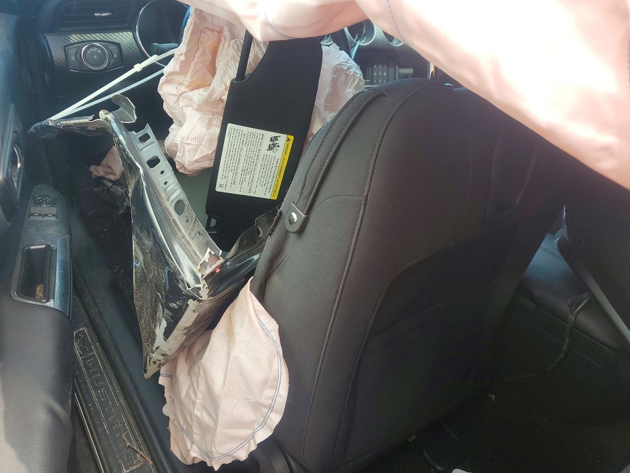 2017 Ford Mustang - zdjęcie 8