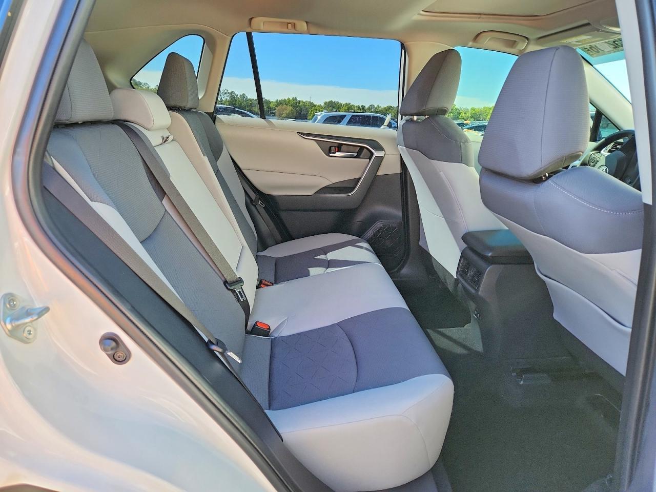 2019 Toyota Rav4 Xle - zdjęcie 11