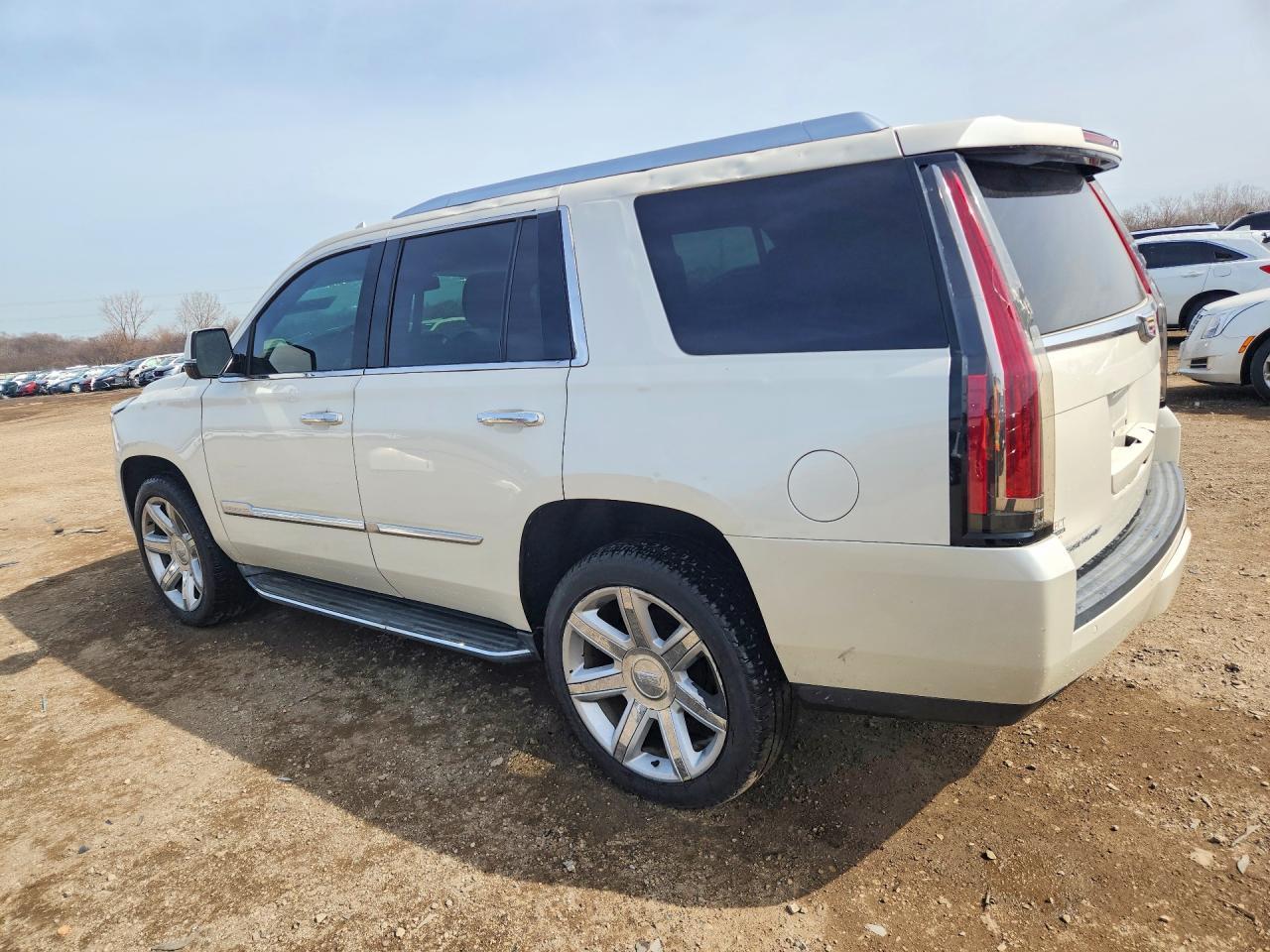 2015 Cadillac Escalade Luxury - zdjęcie 2