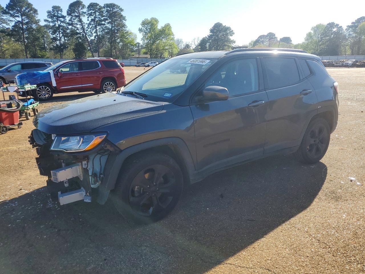 2019 Jeep Compass Latitude - zdjęcie główne