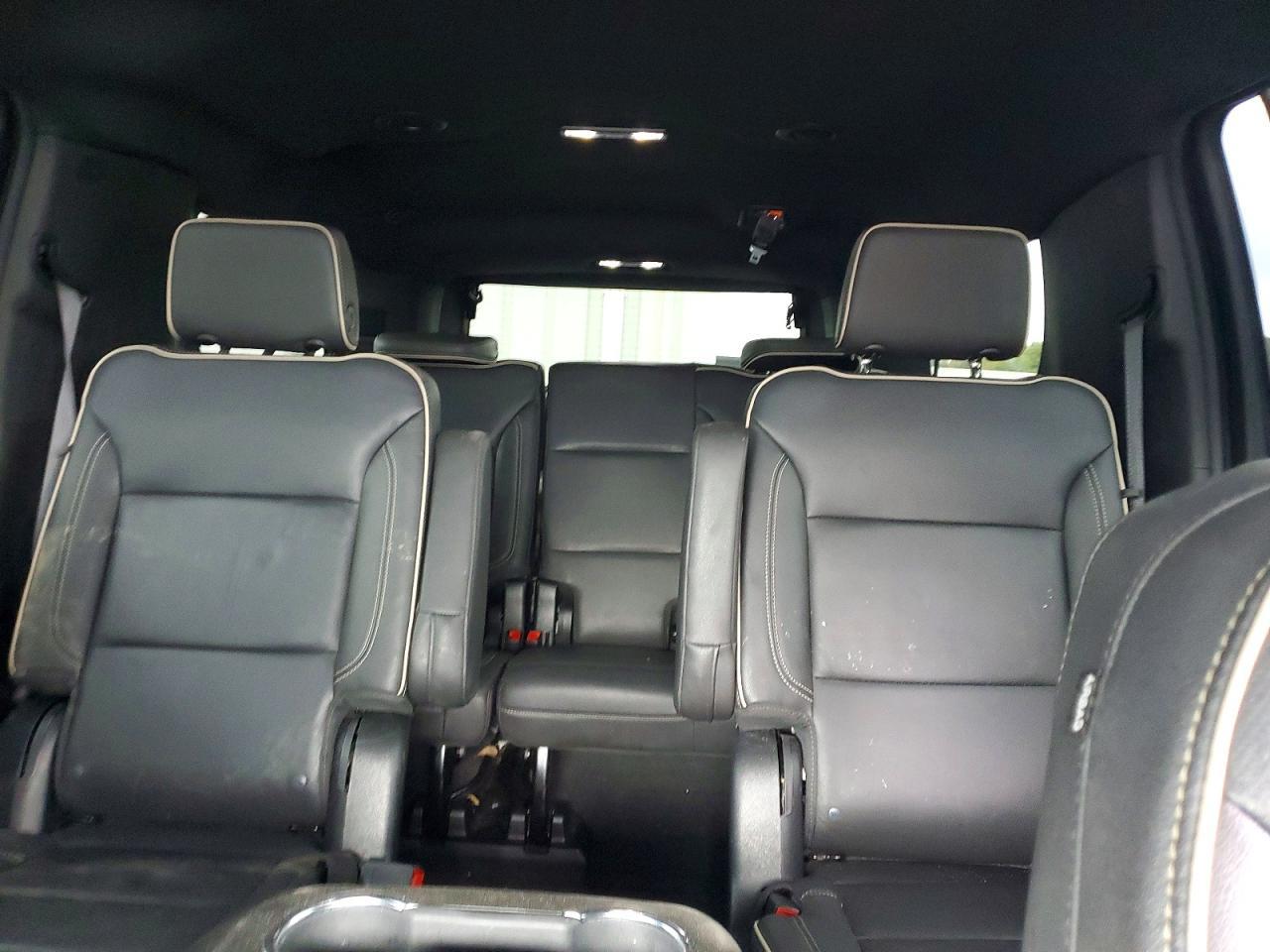 2023 Chevrolet Suburban C1500 Premier - zdjęcie 10