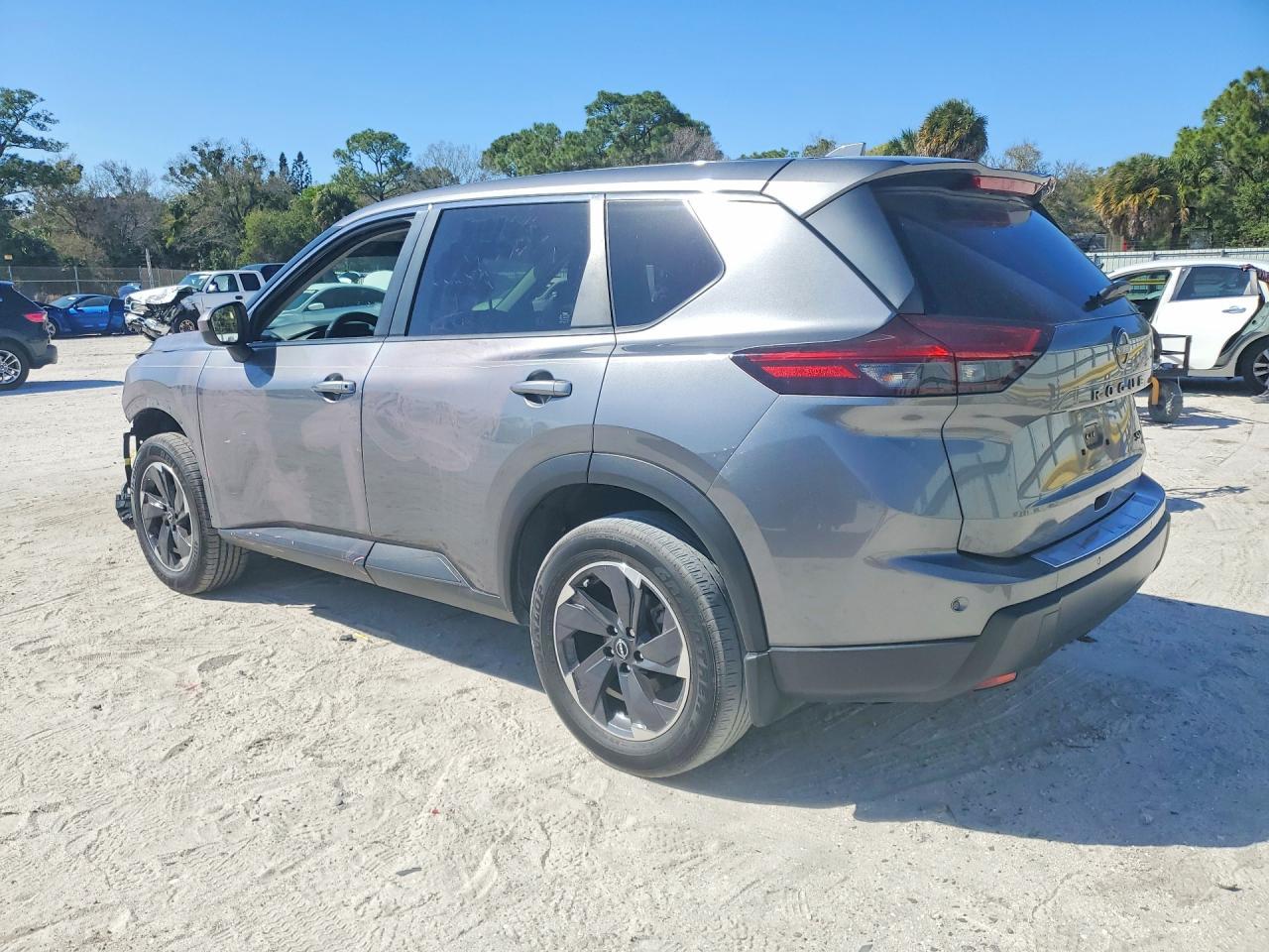 2024 Nissan Rogue Sv - zdjęcie 2