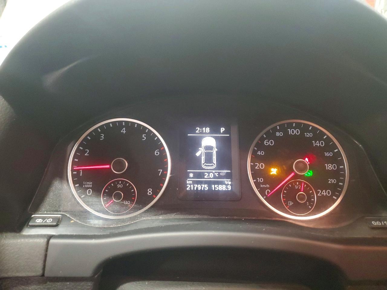 2014 Volkswagen Tiguan S - zdjęcie 9