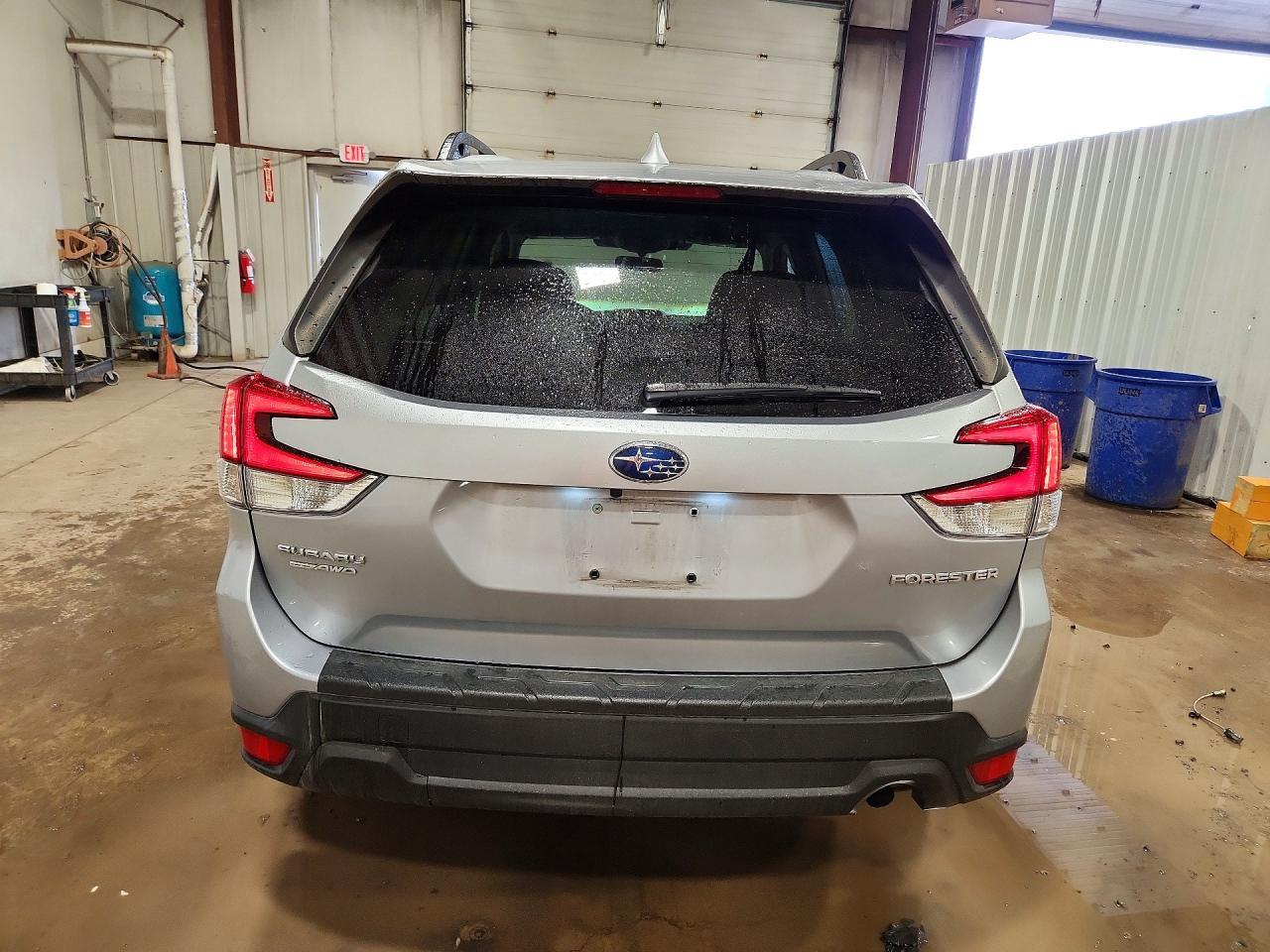 2022 Subaru Forester Premium - zdjęcie 6