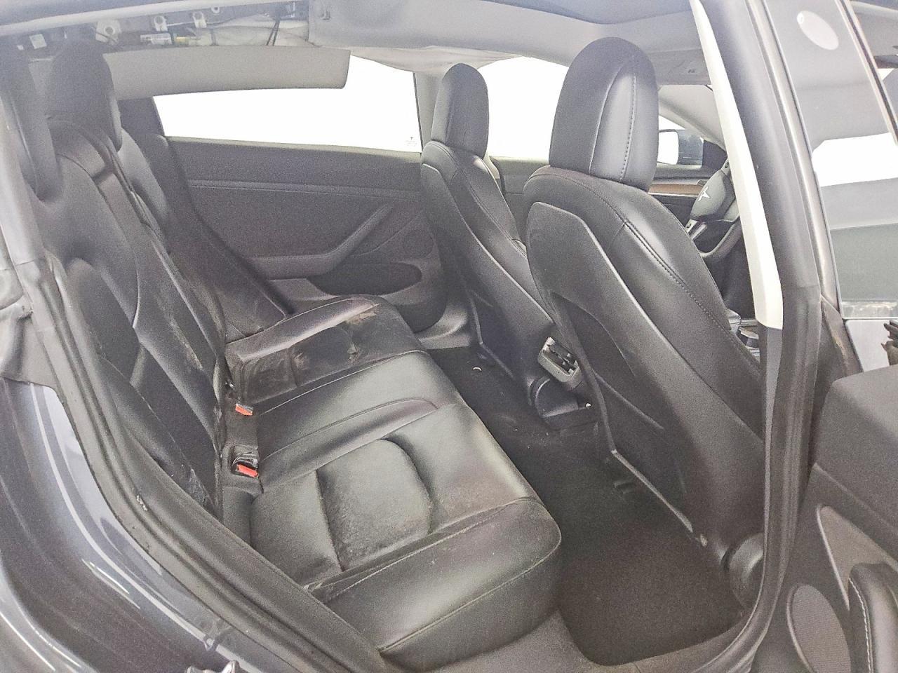 2022 Tesla Model 3 - zdjęcie 10