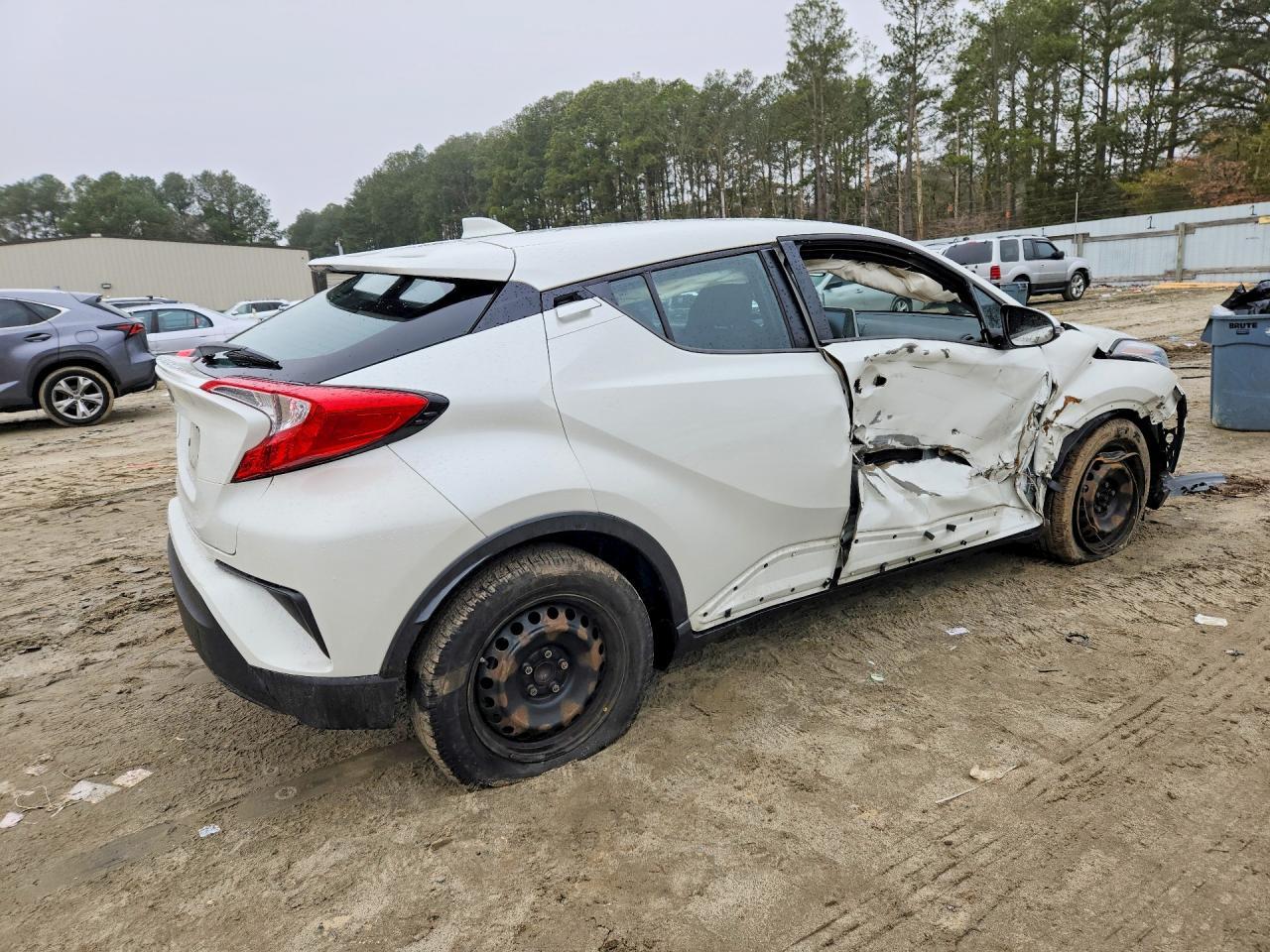 2020 Toyota C-Hr Le - zdjęcie 3
