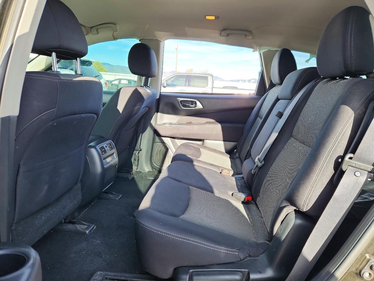 2017 Nissan Pathfinder S - zdjęcie 11