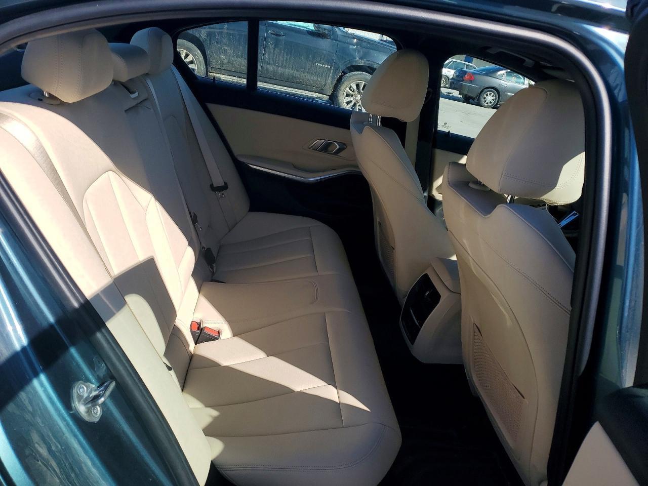 2020 BMW 330Xi - zdjęcie 10