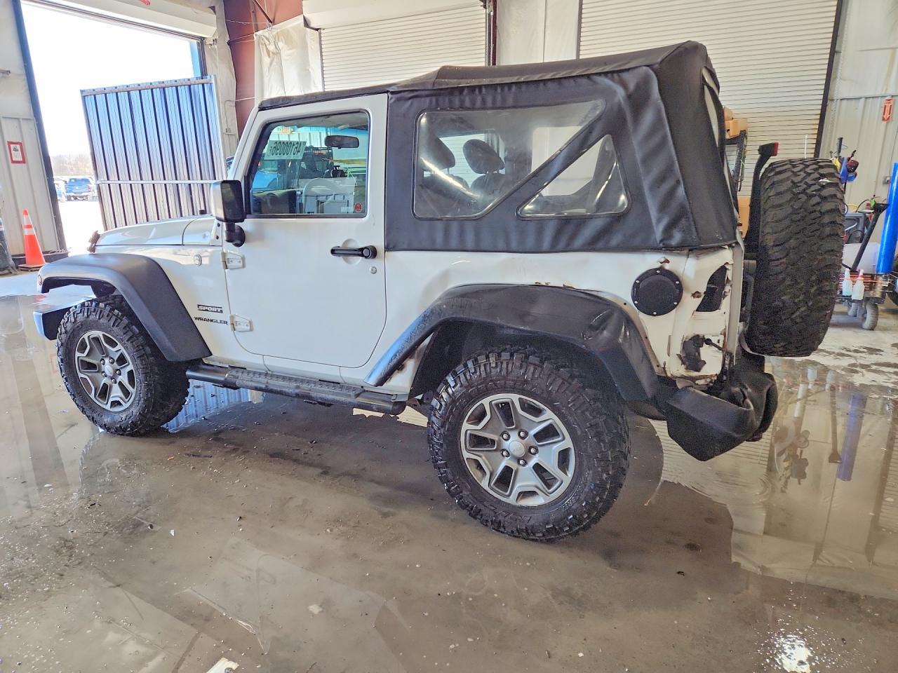 2016 Jeep Wrangler Sport - zdjęcie 2