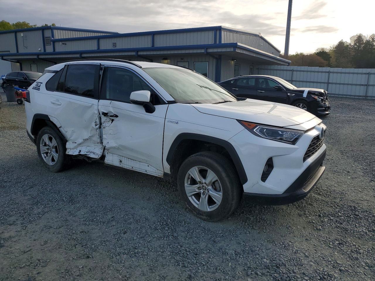 2021 Toyota Rav4 Hybrid Xle - zdjęcie 4